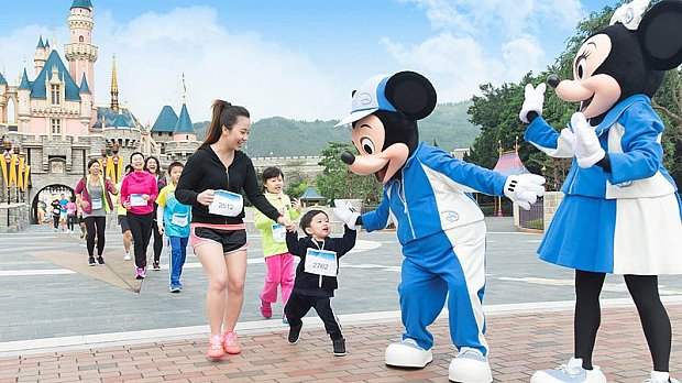 香港ディズニーランドでマラソン開催決定！ミッキーやミニーがスポーティーな衣装で応援に