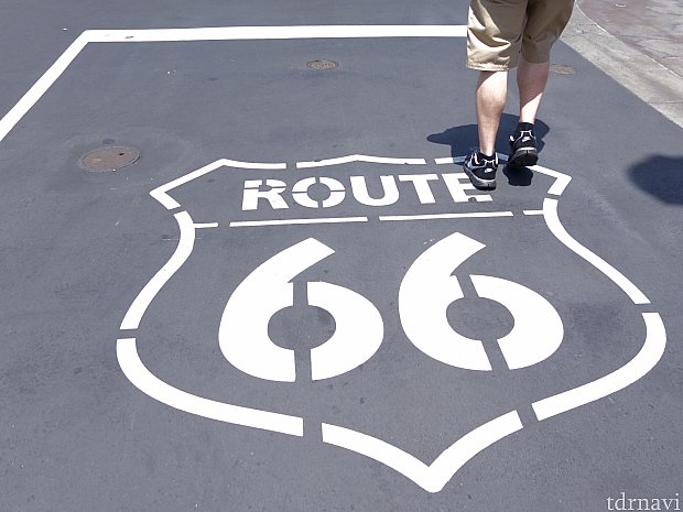 古き良きアメリカの街道「ルート66」の文字…