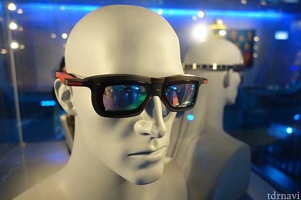 そして、これがスターク・ヴィジョンの最終形！スターツアーズの3Dメガネと同じデザインに！違いは耳の部分のカラーです。