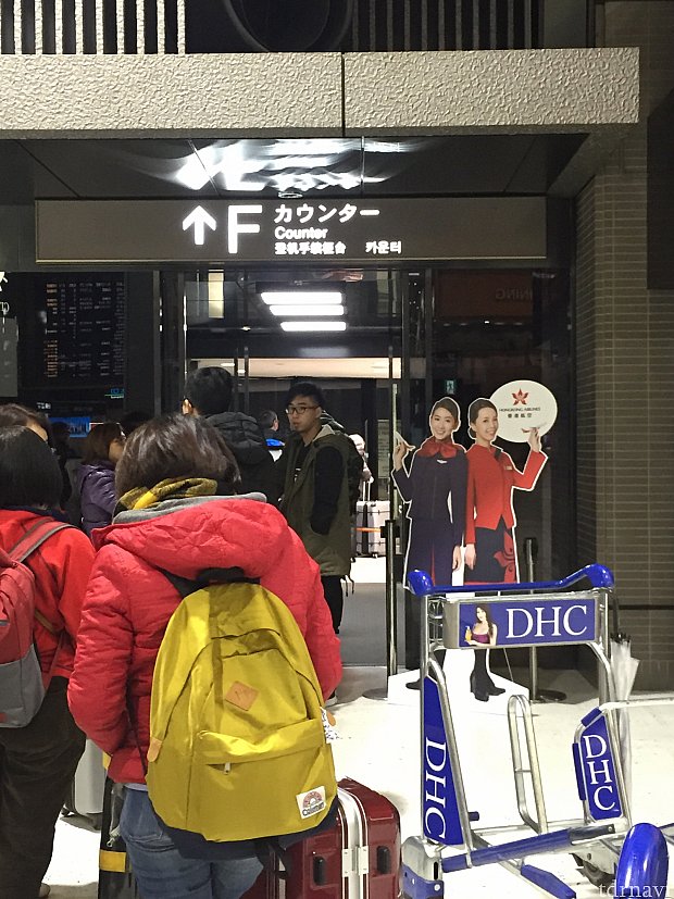 一度ドアの外に出ます