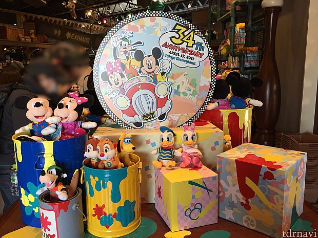 「ファイブ&ダイム」はお店に入ってすぐの場所にあります