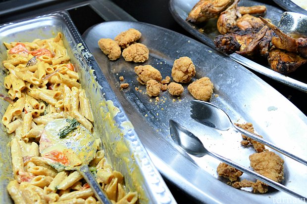 左はクリームソースのマカロニ!美味しかったです!!