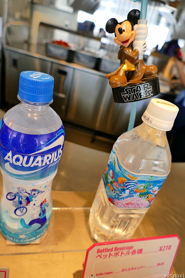 ジェダイミッキーのストローキャップ。可愛い!!!ストロー部分はライトセーバーになってる!