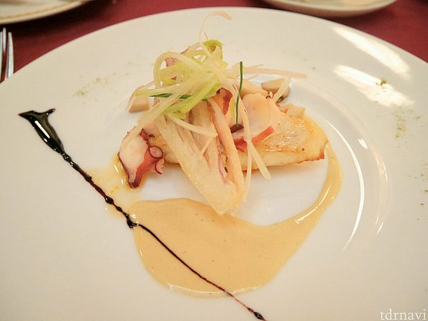 【魚料理】アースラをイメージ。上のもじゃもじゃがアースラ独特の髪型を表現!あと🐙ある意味残酷…