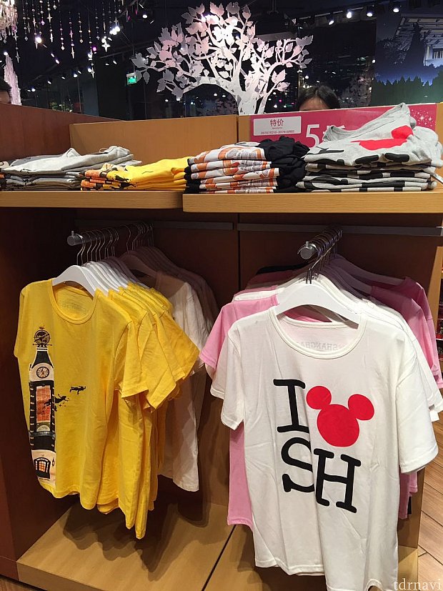 Tシャツは50%オフ!