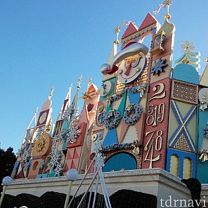 イッツ・ア・スモールワールド