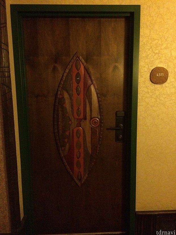 ドアにもマサイの盾のような装飾がありました！