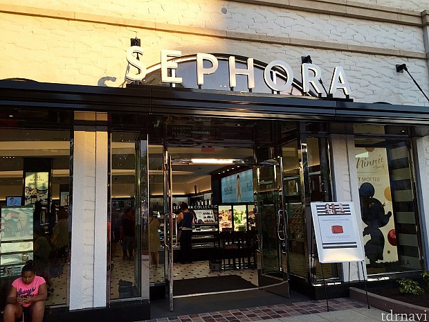 化粧品店のSEPHORAはアメリカのモールでよく見かけるショップです。