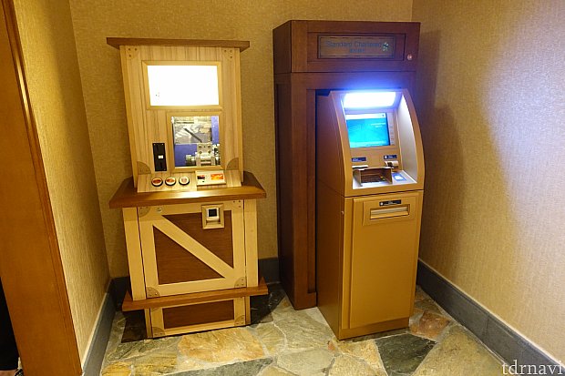 ATM端末とスーベニアメダル機