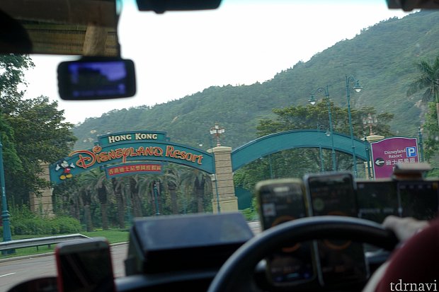 香港ディズニーランド・リゾートのゲートが見えれば、ホテルまでもうすぐです。
