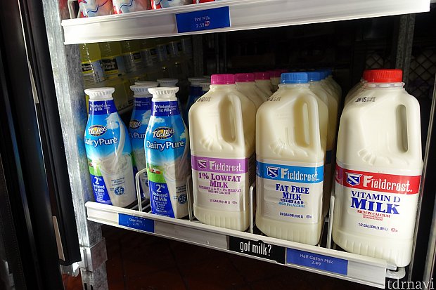 牛乳も販売しています。1リットルで2.79ドルなど。