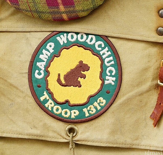 これがキャンプ・ウッドチャックのシンボルマーク。新エリアの至るところに描かれています。