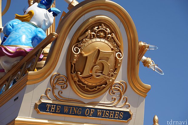 15周年のロゴと「THE WING OF WISHES」の文字が。