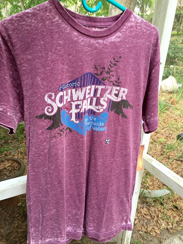 これが僕が今回購入したシュバイツァーの滝のTシャツ。デザインが印刷された部分まで柔らかくなるように、着心地に気を使われているそうです。