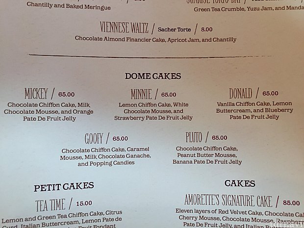 真ん中の「DOME CAKES」というのが大型のキャラクターケーキになります。ミッキー、ミニー、ドナルド、グーフィー、プルート、全て65ドルですが、中身のフレーバーが異なります。