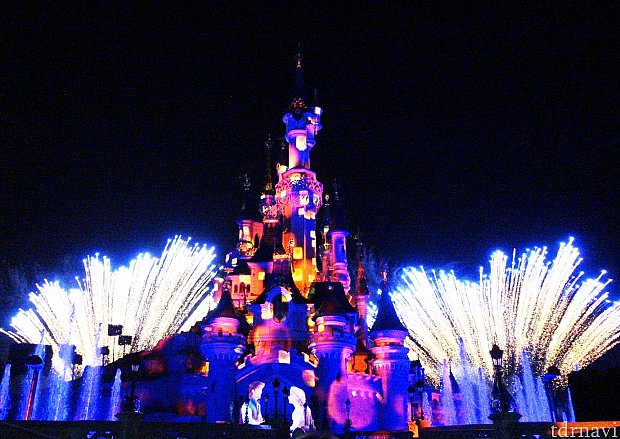 ディズニーランド・パリの「Disney Dreams!」でのラプンツェルのシーン。大量の花火が上がって、世界一豪華なシーンに仕上がっています！