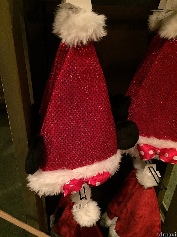 サンタ帽子にミニーのリボンと耳が付いています。