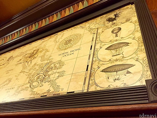 アドベンチャーランドのレストランに相応しい年代物のような古い世界地図。