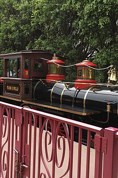 アトラクションとしてのディズニーランド鉄道 | 香港ディズニーランド鉄道