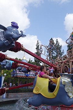 空飛ぶダンボの場所 ディズニーランド アナハイム