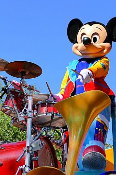 ドラム ミッキーがパレードに登場 カリフォルニア