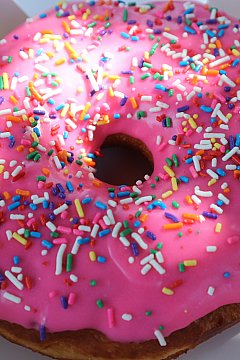 これぞアメリカン 顔サイズの巨大ドーナツはインパクト大