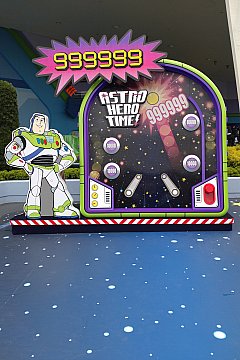 ガイドさんの腕がすごすぎ バズ ライトイヤーのアストロブラスター