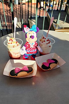 ミニーちゃんイメージの甘すぎず濃厚だけどさっぱりなソフトクリーム