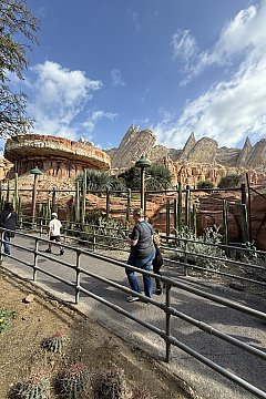 ポータブル・アトラクション/Drive シングルライダー対応アトラクション in カリフォルニア・アドベンチャー