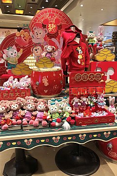 レトロなデザインの上海シリーズ新グッズ♪春節限定ピンバッジも販売中