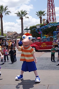 フィニアスとファーブのロッキン・ローリン・ダンスパーティーの場所