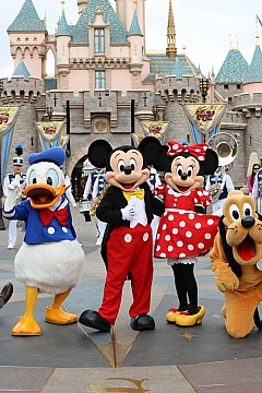 ミニーちゃんはいないけどディズニーランドバンドと共に城前グリーティングショー カリフォルニア