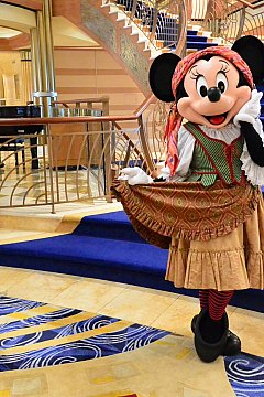 ワンダー号】クルーズで最も熱い夜！船内がパイレーツ一色に