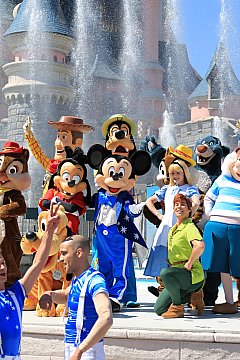 キャラクターも沢山！な25周年ショー | ミッキー・プレゼンツ