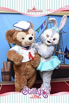 Disney - ダッフィー♡シェリーメイ♡ジェラトーニ♡香港ディズニーランド限定♡ ジェラトーニとツーショット📸🐱 日本ではダッフィーかシェリー