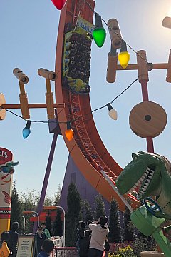 不規則な動きが楽しい♪トイストーリーランドの新アトラクション