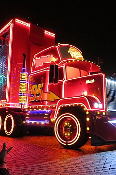 曲がとっても良いです ディズニー ペイント ザ ナイト 香港