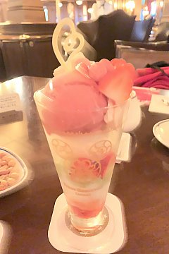 季節ごとに変わるパフェを食べました テディ ルーズヴェルト ラウンジ