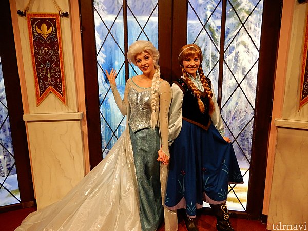 アナとエルサのロイヤル・ウェルカム | カリフォルニア