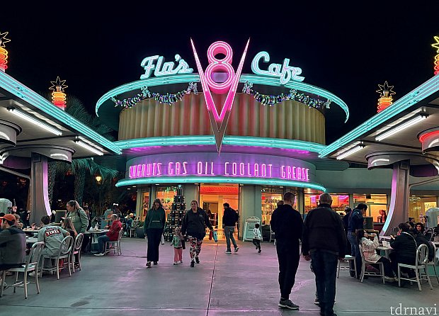 カーズランドで食事するならここ！おすすめレストラン2選 | フローのV8