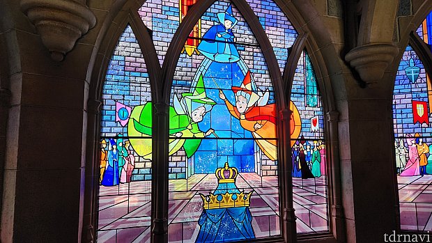 遠近法の傑作にして、息を飲むほど美しいお城！ 眠れる森の美女の城