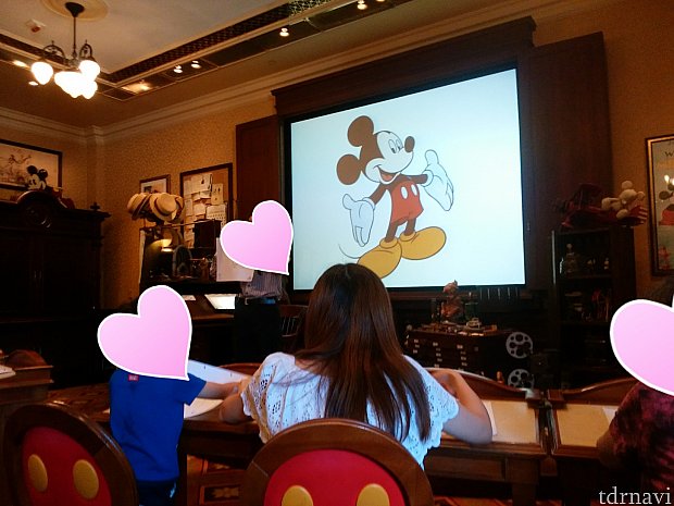 説明してるときスクリーンにはキャラクターが登場しました。