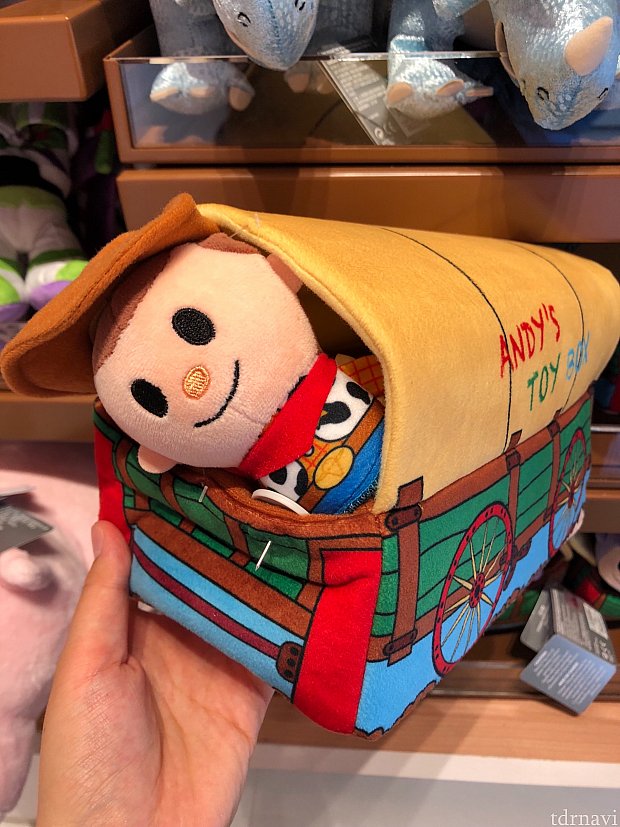 トイボックスにウッディとバズのミニぬいぐるみが入ったセット 249元