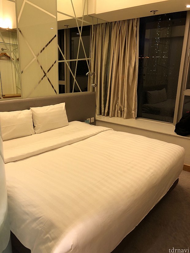 お部屋のベッドです。