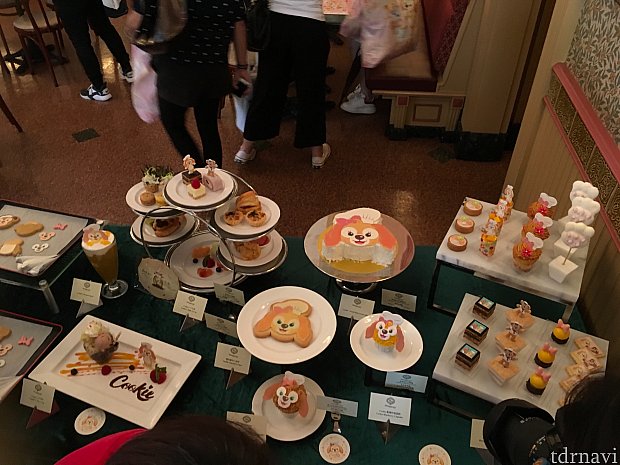 こちらがコーナーカフェに展示された今後発売されるクッキー関係の飲食あれこれ