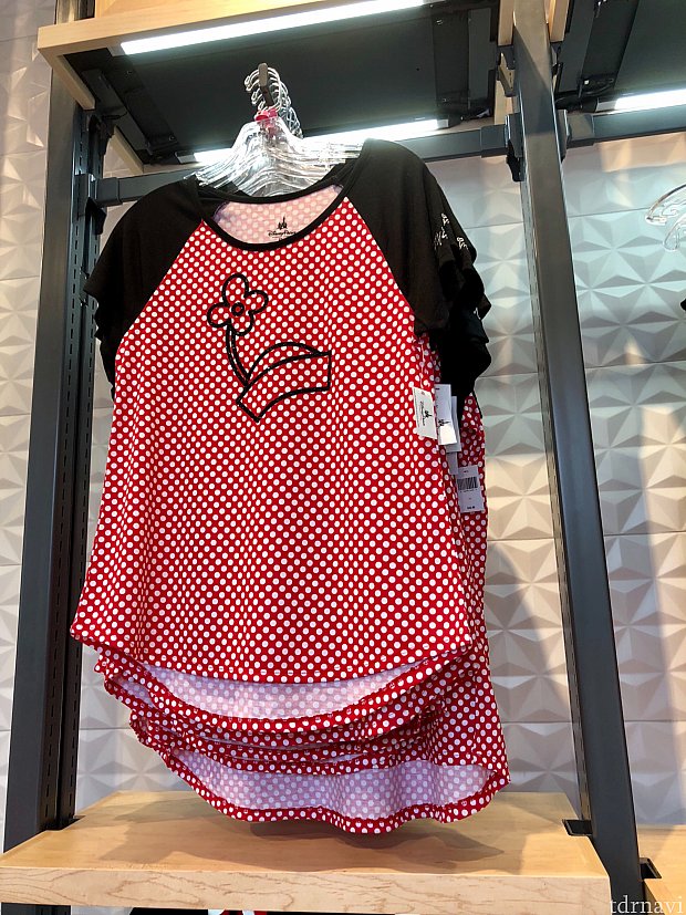 タイムレスなミニーの帽子Tシャツ。