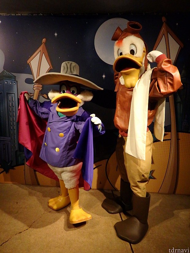 グリーティング。
ダークウィングダックとランチパッド。
昔見ていたテレビシリーズのキャラクターで憧れの存在だったので、あえて嬉しかったです!