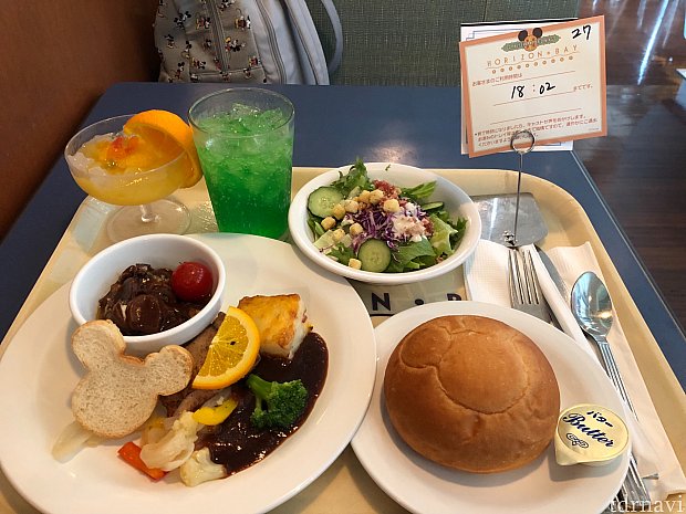 自分はいつもビーフシチューをチョイスしてます^^