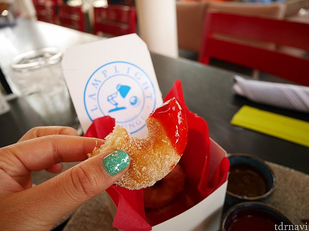 このベリーのソース、実はパチパチします😁
面白いけど、チョコの方が無難に美味しかったです(笑)