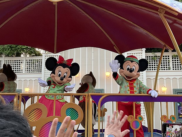 レギュラーミニパレードが春節バージョンになって登場！どこが違うの